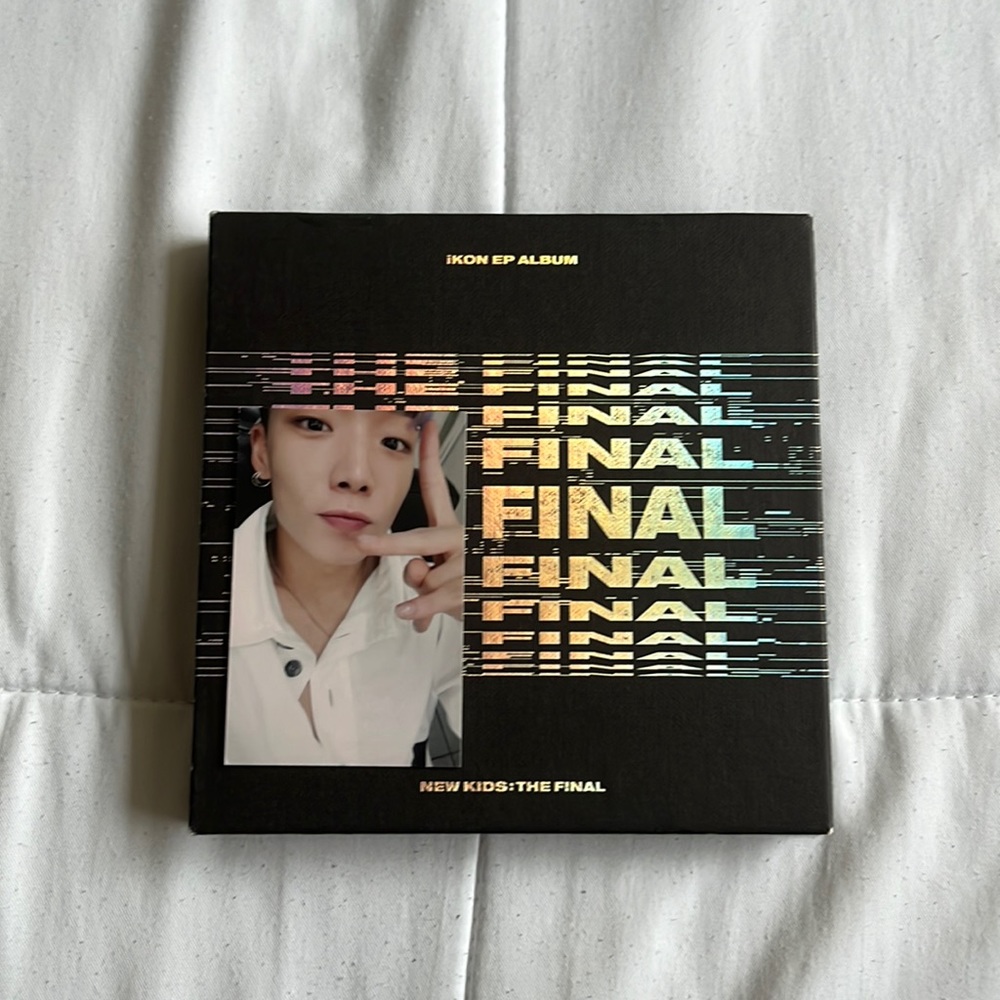 IKON new kids: the final album and bobby photocard